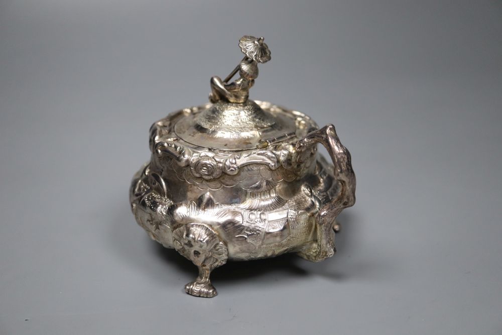 An early Victorian silver chinoiserie decorated mustard pot, IMW, London, 1843, height 10cm, gross 7.5oz(a.f.).